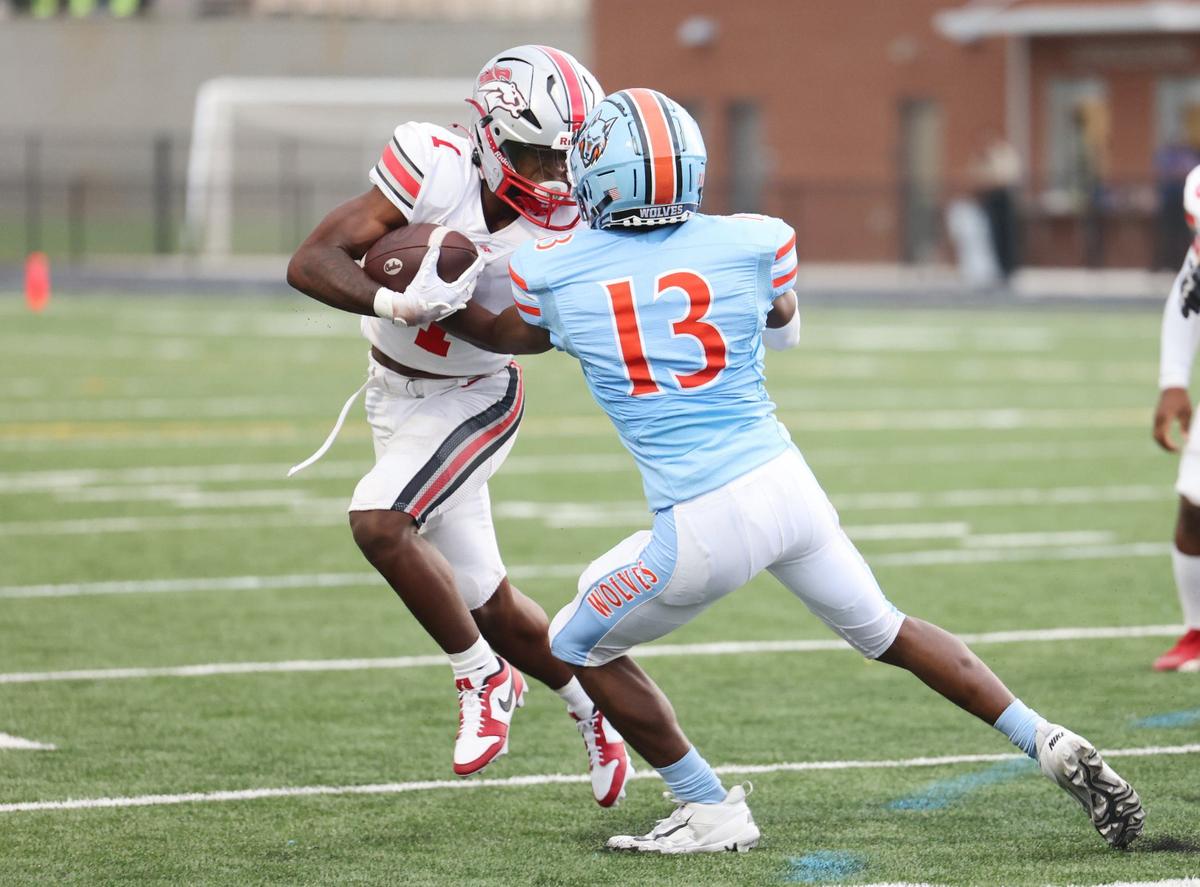 South Pointe High School’s Mason Pickett-Hicks carries the ball Friday at Ballantyne Ridge High School.