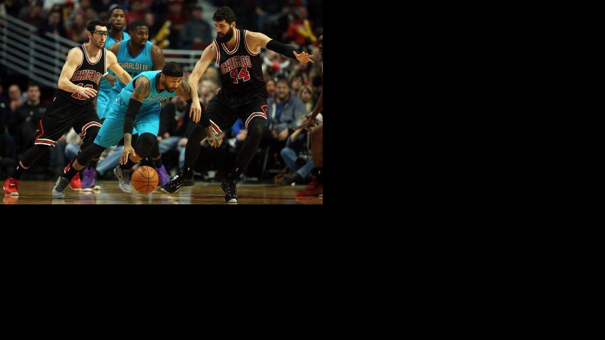 
Charlotte Hornets guard Mo Williams (7) works around the defense of Chicago Bulls forward Nikola Mirotic (44) during the first half on Monday, March 23, 2015, at the United Center in Chicago.
