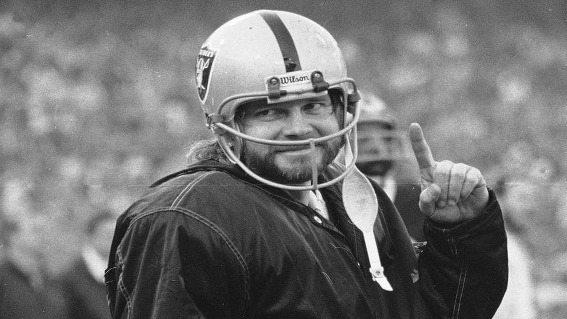 
Oakland Raiders quarterback Ken Stabler, who died Thursday of colon cancer at age 69, visited Charlotte for the 1988 Coca-Cola 600 and made a fan’s day in a Dilworth restaurant bar.

