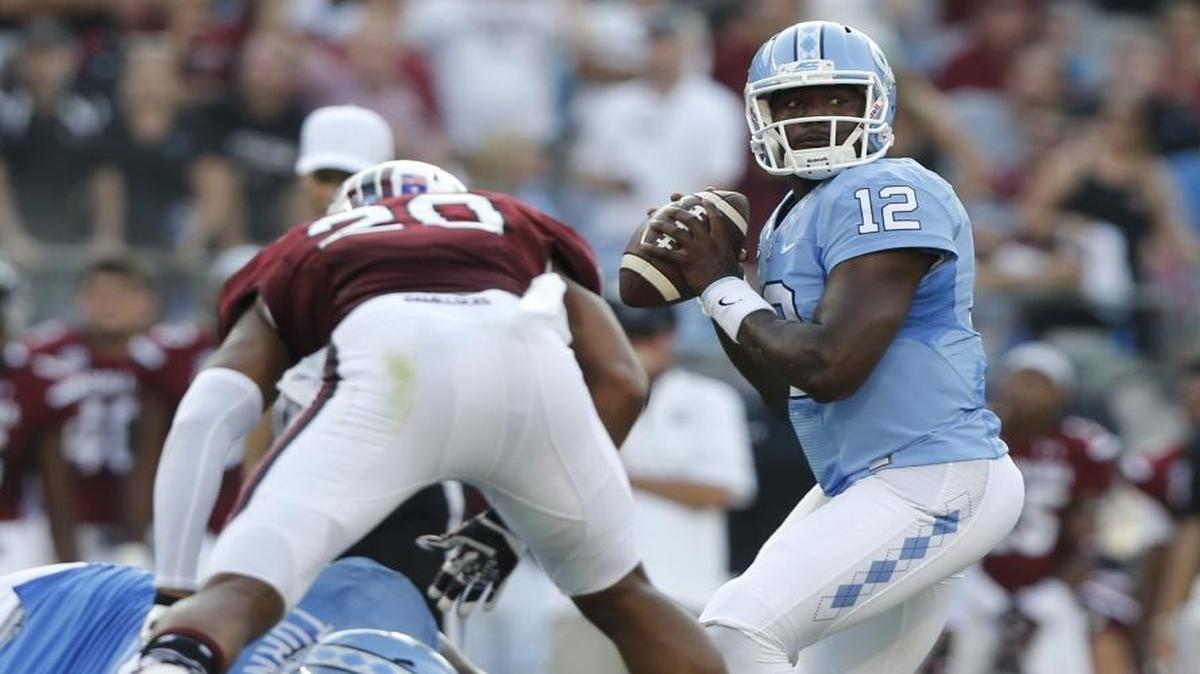 
UNC quarterback Marquise Williams (12) looks to pass during the first half against South Carolina in the Belk College Kickoff at Bank of America Stadium in Charlotte5.
