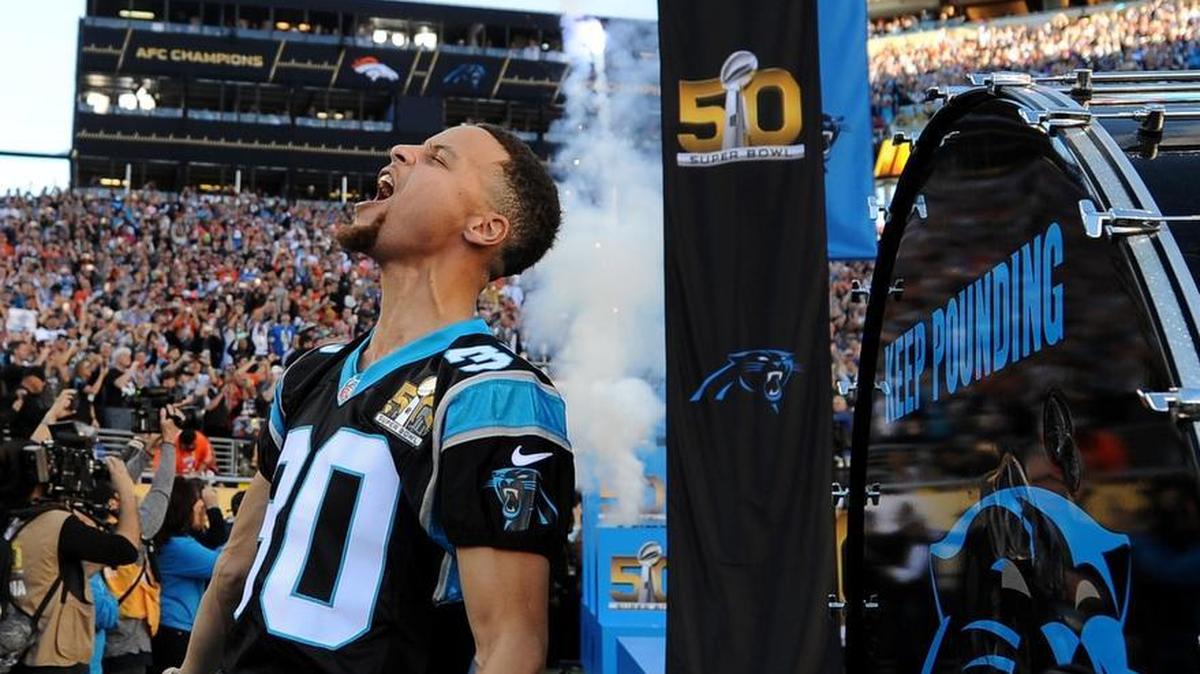 There’s no doubt Golden State Warriors star Stephen Curry – the No. 1 celebrity Carolina Panthers fan in the world and the man who banged the “Keep Pounding” drum before Super Bowl 50 – is happy that defensive end Charles Johnson will remain with Carolina.