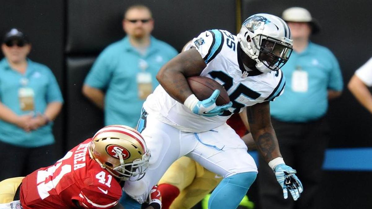 Carolina Panthers fullback Mike Tolbert (35) is playing only about 25 percent of the team’s offensive snaps, and he’s not producing much when he does get a chance. What gives?