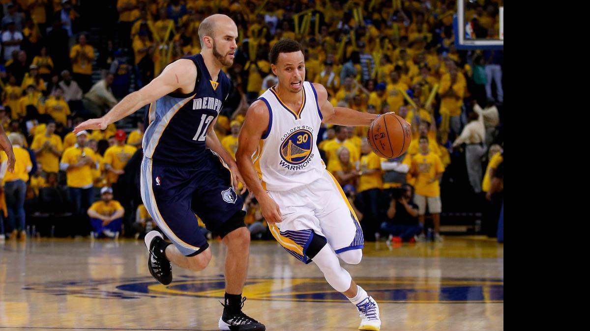 
Stephen Curry, guarded by Nick Calathes of the Memphis Grizzlies during Game One of the Western Conference Semifinals Sunday, was named the NBA’s 2014-15 MVP.

