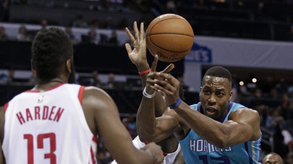 Charlotte’s Dwight Howard (12) battles Houston’s James Harden (13) for a rebound Friday night. Houston won, 109-93. Howard had 19 points and 16 rebounds but went only 5-for-15 from the free-throw line.