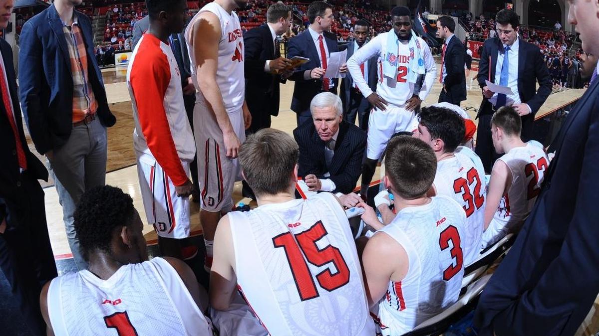 Davidson head coach Bob McKillop talks with his Wildcats during a late second half timeout against Richmond in A-10 men’s basketball at Belk Arena on Tuesday. Davidson won 83-79 – after fouling up three with seconds to play.