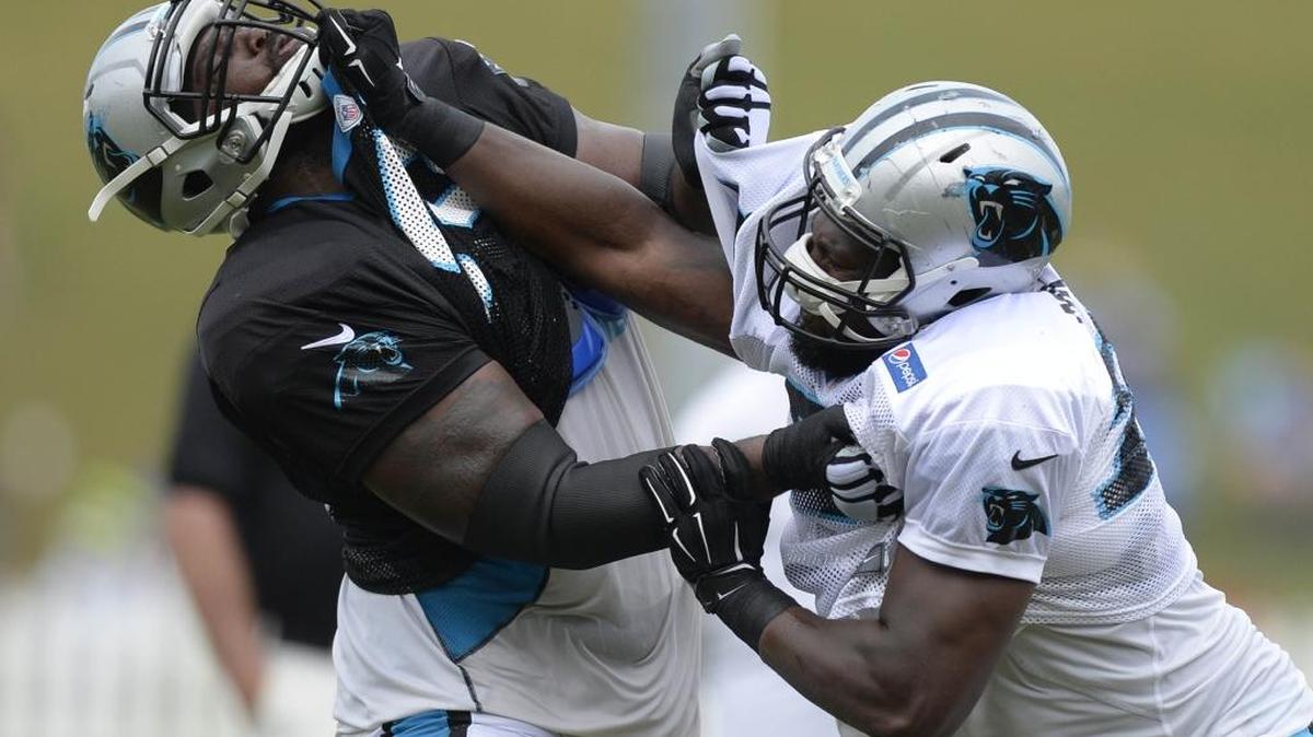 
Steve Miller (right) battles with Tony Hills during a drill at the Carolina Panthers’ training camp.
