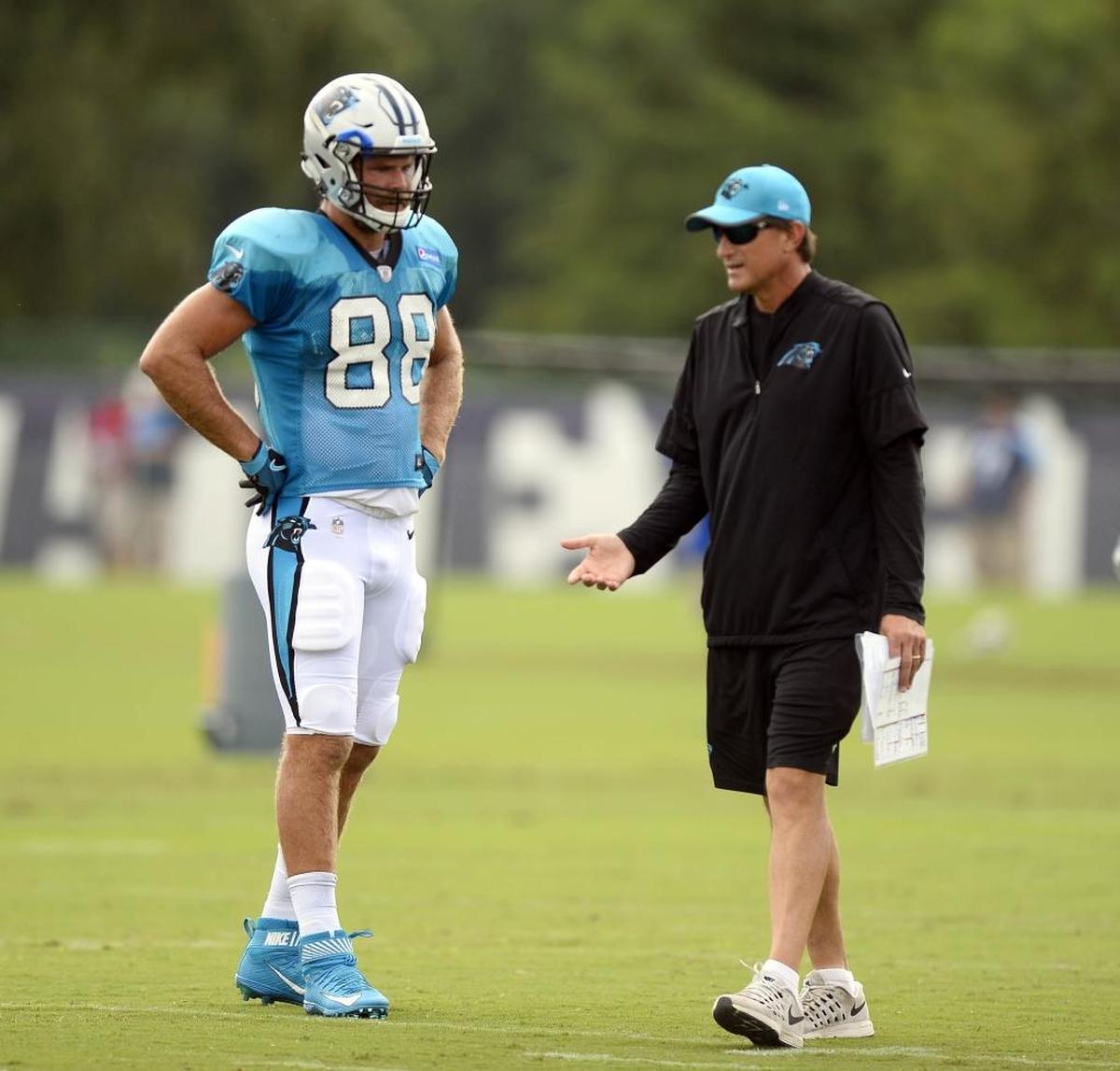 Carolina Panthers tight end Greg Olsen (88) talks with offensive coordinator Mike Shula during an August practice.