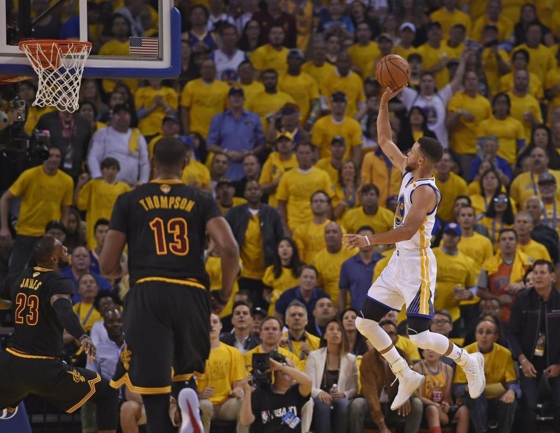 Steph Curry shoots a floater during Golden State’s 4-1 series win over Cleveland in the 2017 NBA Finals.