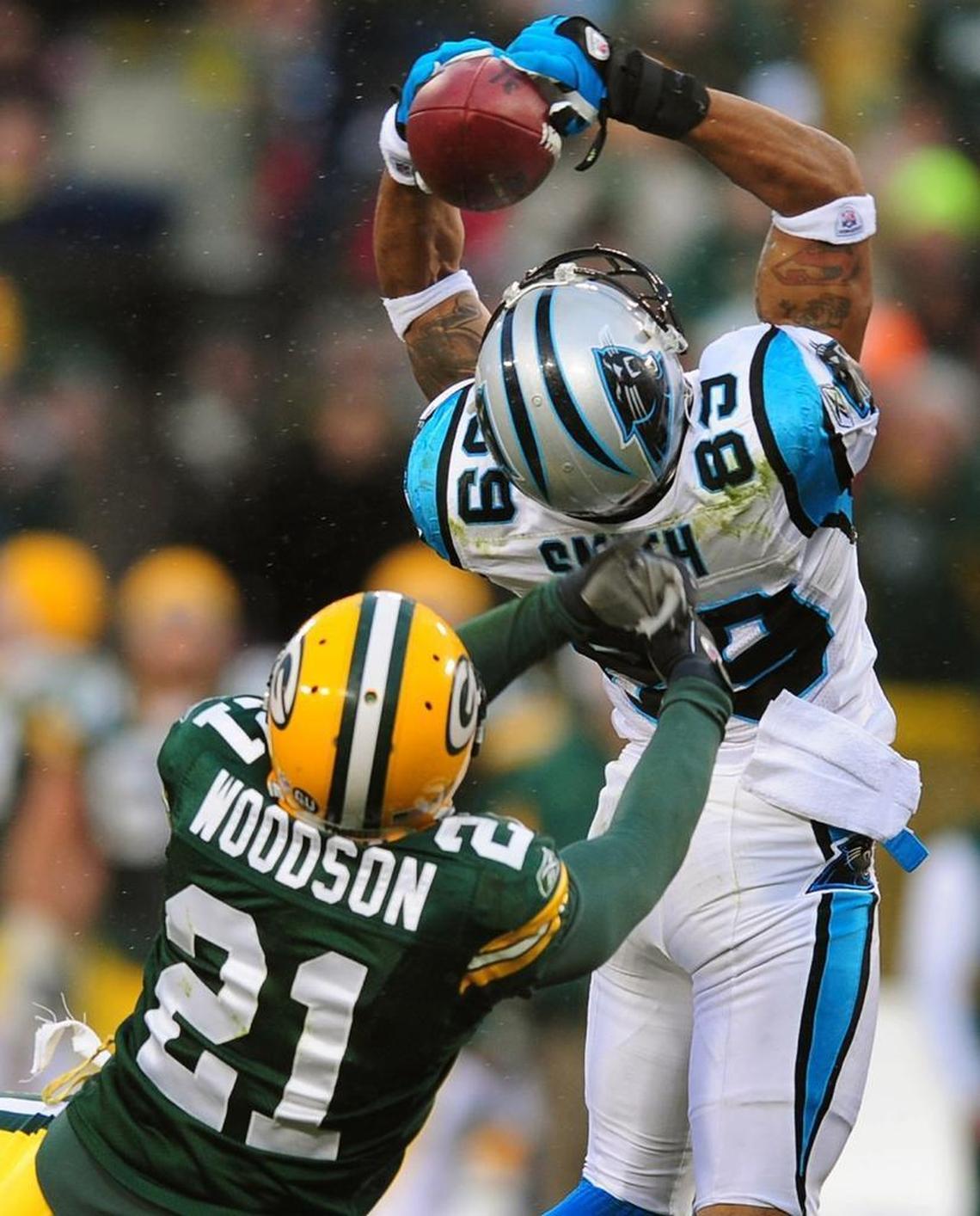 Steve Smith, No. 1 on Scott Fowler’s list of all-time Panthers, somehow made this catch against Green Bay to set up in 2008 to set up a 35-31 Carolina win.