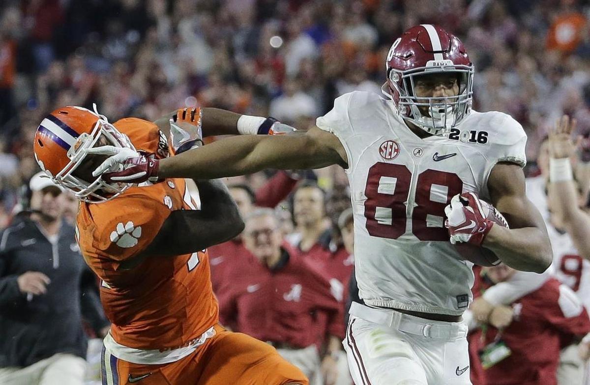 Alabama’s O.J. Howard would give the Panthers the heir apparent to Greg Olsen at tight end.