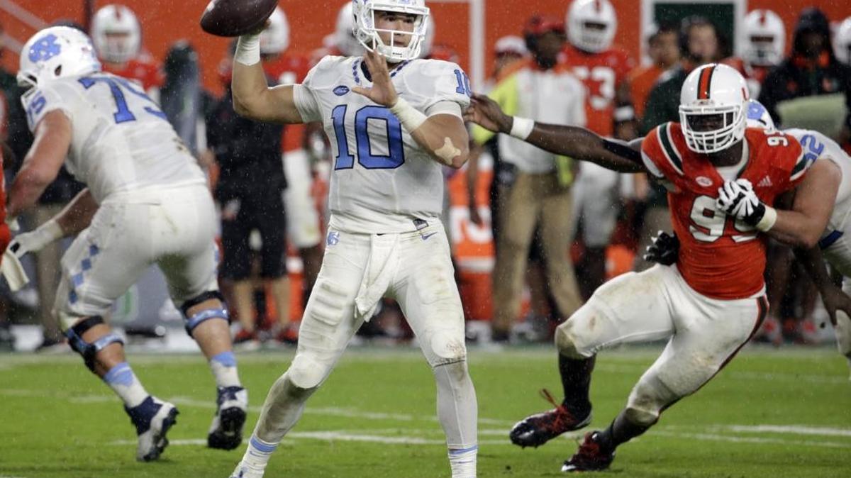 North Carolina quarterback Mitch Trubisky (10) has decided to skip his senior year and enter the 2017 NFL draft.
