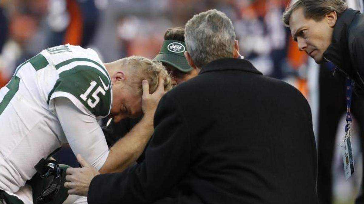 New York Jets quarterback Josh McCown, left, injured against the Denver Broncos on Sunday, lives outside Charlotte. But his work with a Charlotte Cobras quarterback demonstrates a reason people should care about his return to the NFL.