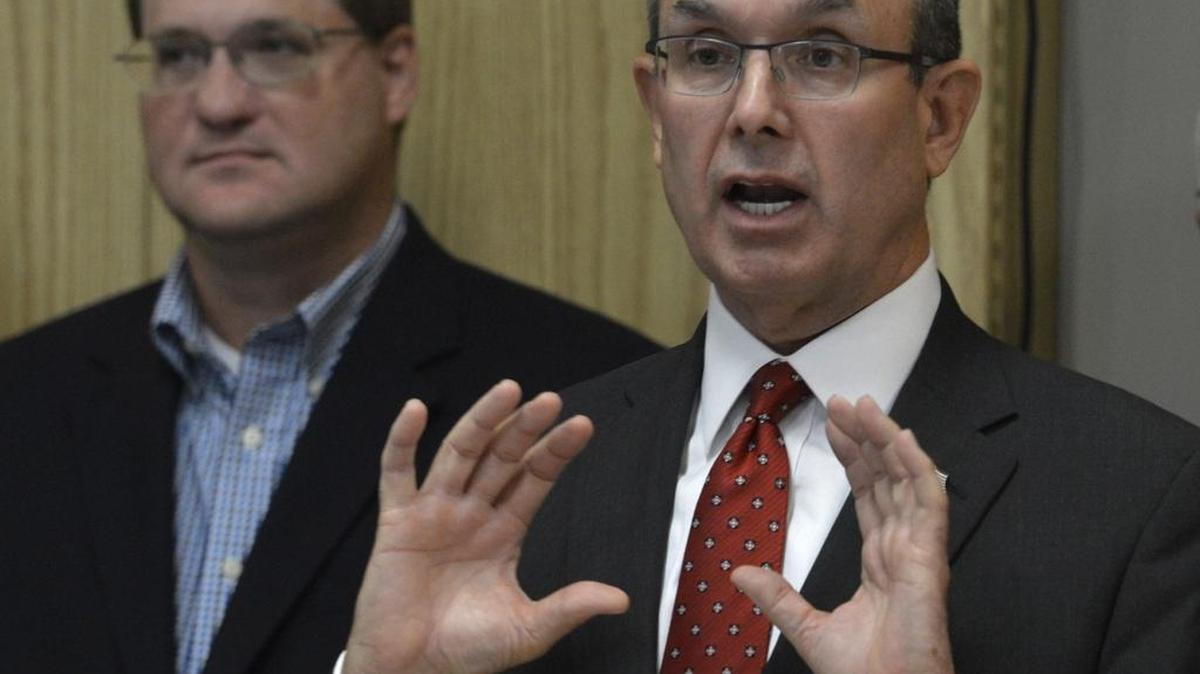 North Carolina Senator Jeff Tarte (R-Meck.) has proposed a bill to make driving slow in the left lane a crime.