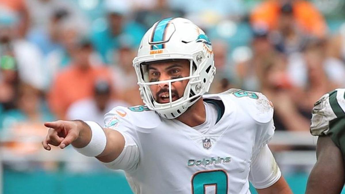 Miami Dolphins quarterback Matt Moore (8) has the easiest job in sports – replacing Jay Cutler.