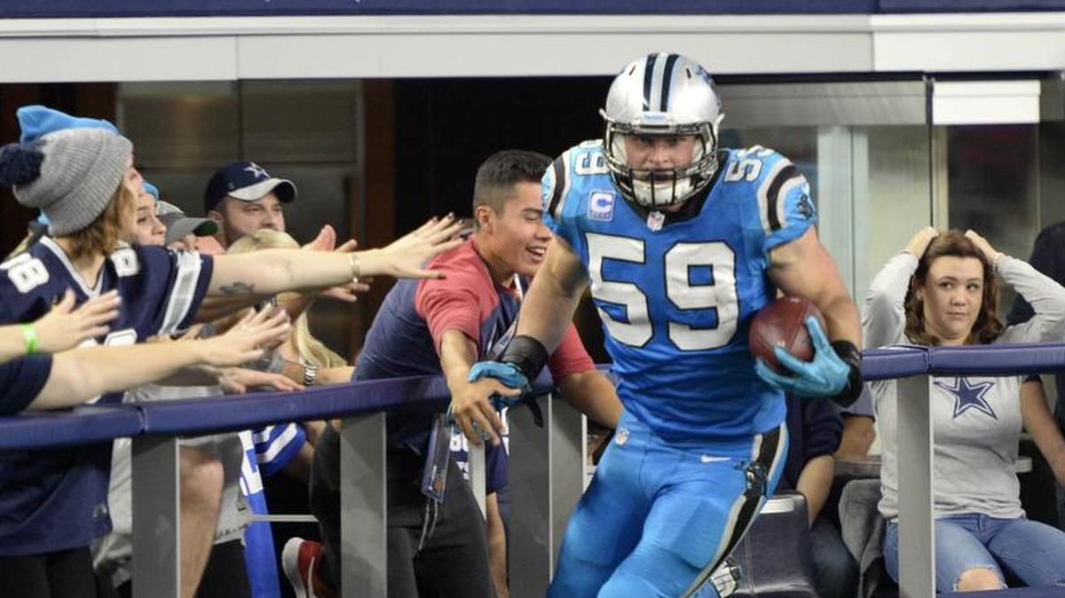 Dallas Cowboys fans reacted after Carolina’s Luke Kuechly (59) scored a touchdown on an interception return in the two teams’ Thanksgiving Day game in 2015. The Carolina-Dallas game Sunday has already become one of the most hotly anticipated season openers in Panthers history.