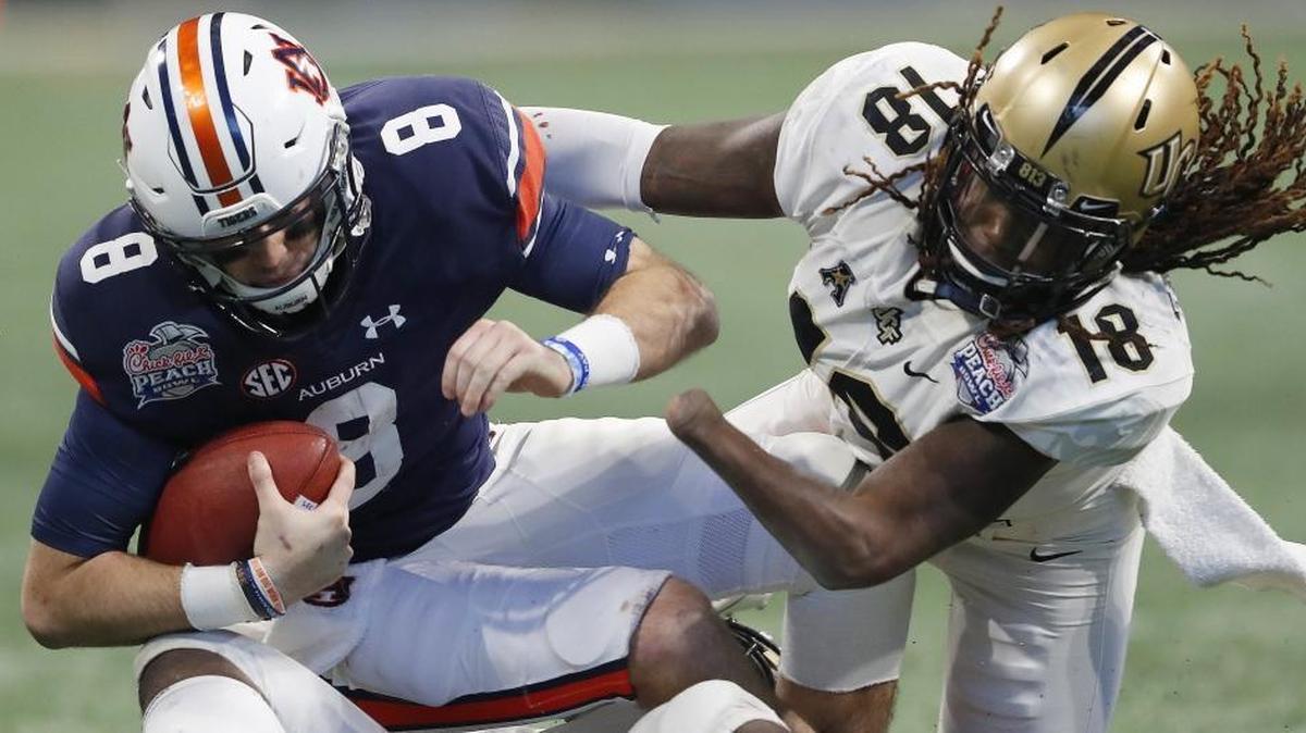 The fact that Central Florida and linebacker Shaquem Griffin (18) didn’t get a shot at the college football playoffs should raise the hair on your neck.