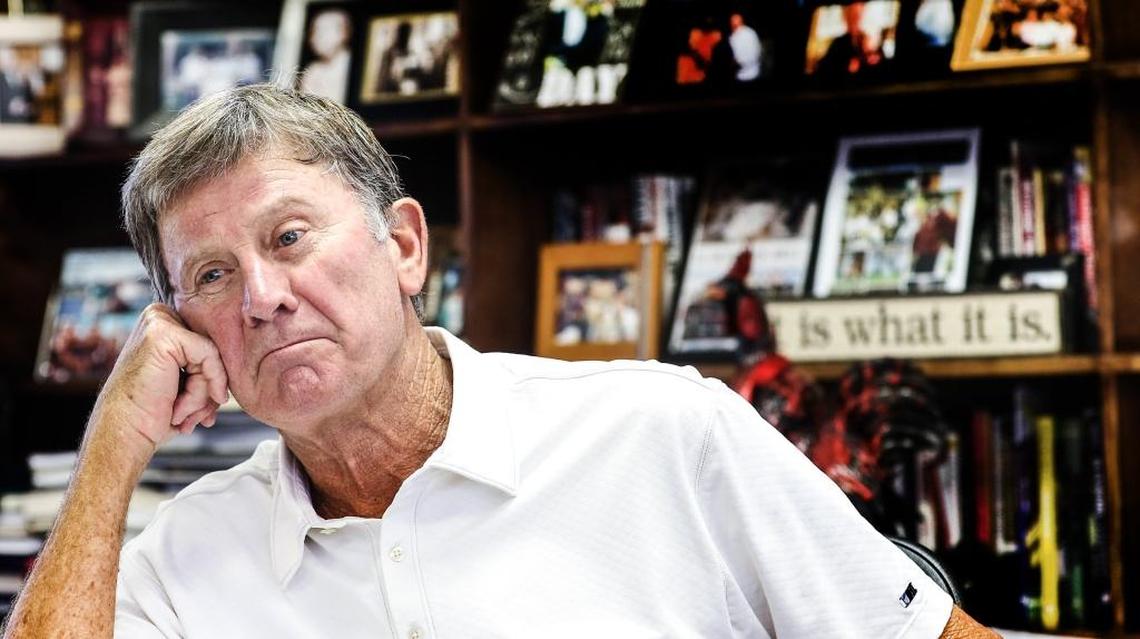 Steve Spurrier, a great college coach at Florida and a good coach at South Carolina, will coach the Alliance of American Football’s Orlando franchise.