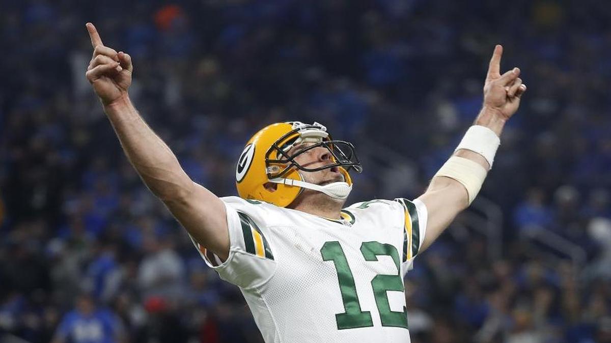 The NFL playoffs begin this weekend, which means it’s time for Green Bay Packers quarterback Aaron Rodgers (12).