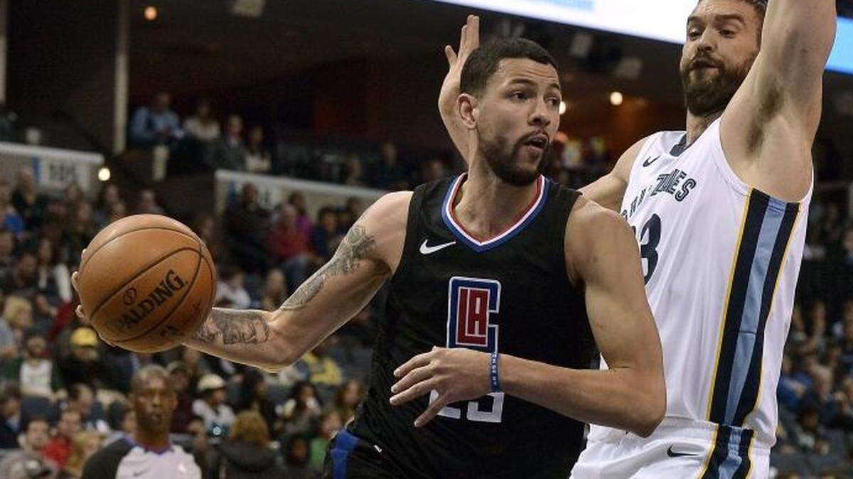Los Angeles Clippers guard Austin Rivers, left, drives against Memphis Grizzlies center Marc Gasol (33) in an NBA game in December.