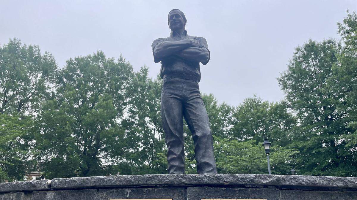 As Dale Earnhardt’s mythology grows, so does that of his NC hometown. ‘One of us’