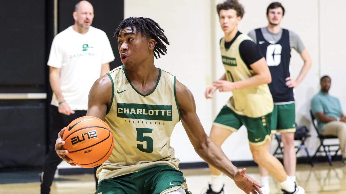 Charlotte 49ers Isaiah Folkes controls the ball during practice at the Halton Arena at in Charlotte, N.C., on Wednesday, November 2, 2022.