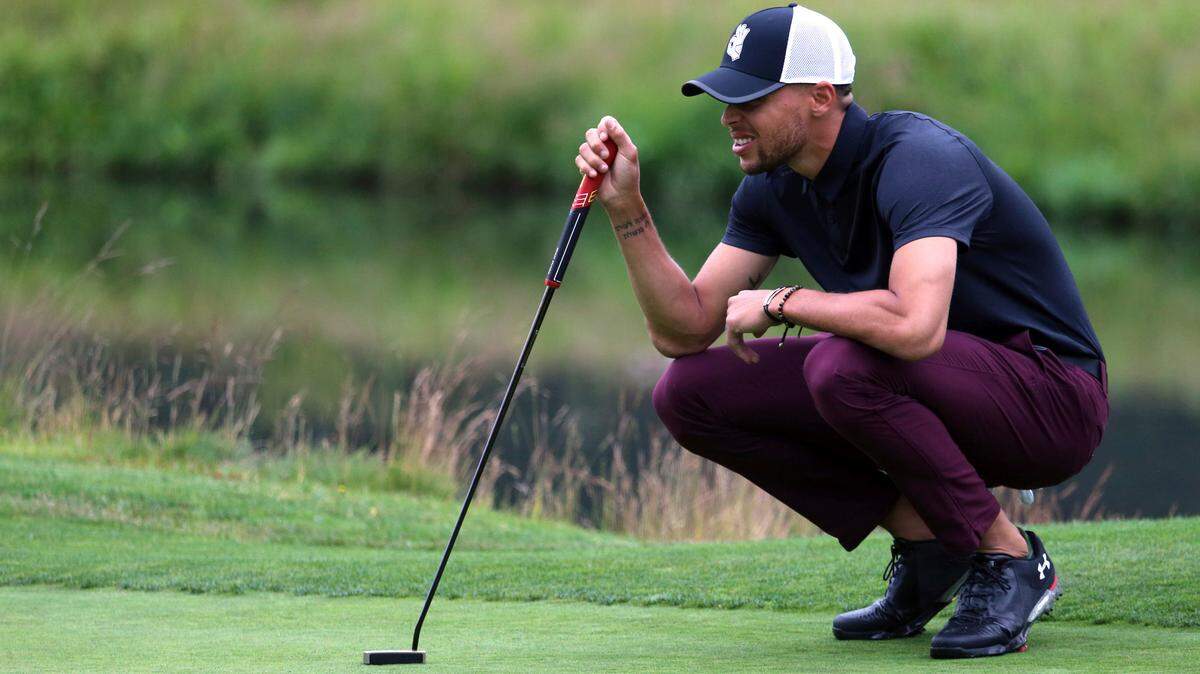 Golden State Warriors All-Star guard Stephen Curry lines up a putt on the first green during the first round at the American Century Golf Championship, Friday, July 13, 2018, at the Edgewood Tahoe Golf Course in Stateline, Nev. (AP Photo/Lance Iversen)